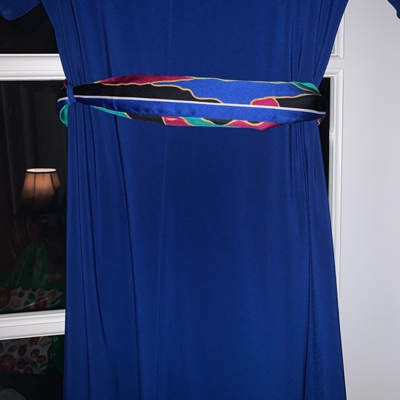 COPY - Nina Leonard with colorful scarf L - Picture 5 of 15